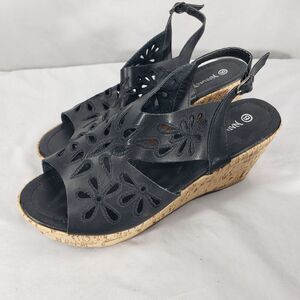 Nature Breeze Women’s Black Wedge Flower Pattern Shoes size 9 NWOT Nature breeze